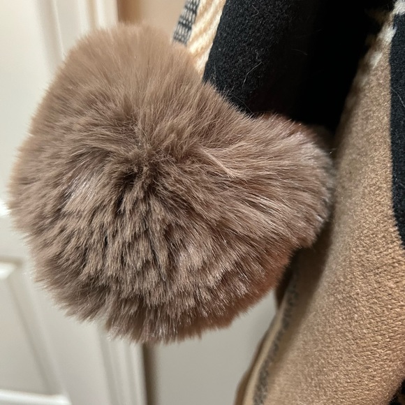 NWT Original, USA, gorgeous multicolor faux fur wrap. One size fits all. - Picture 14 of 17